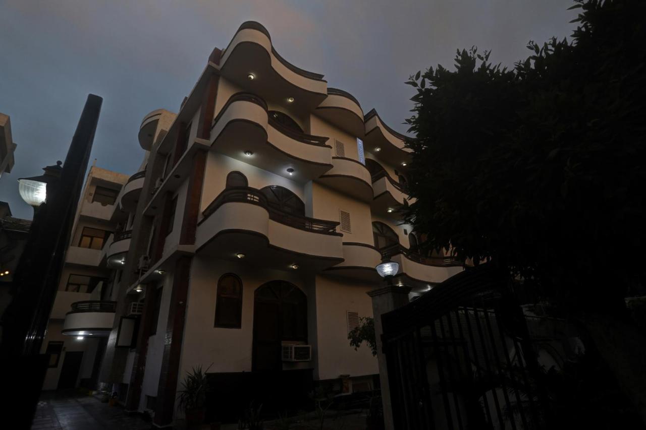 Готель Townhouse The Premier View Near Iskcon Temple Нойда Екстер'єр фото